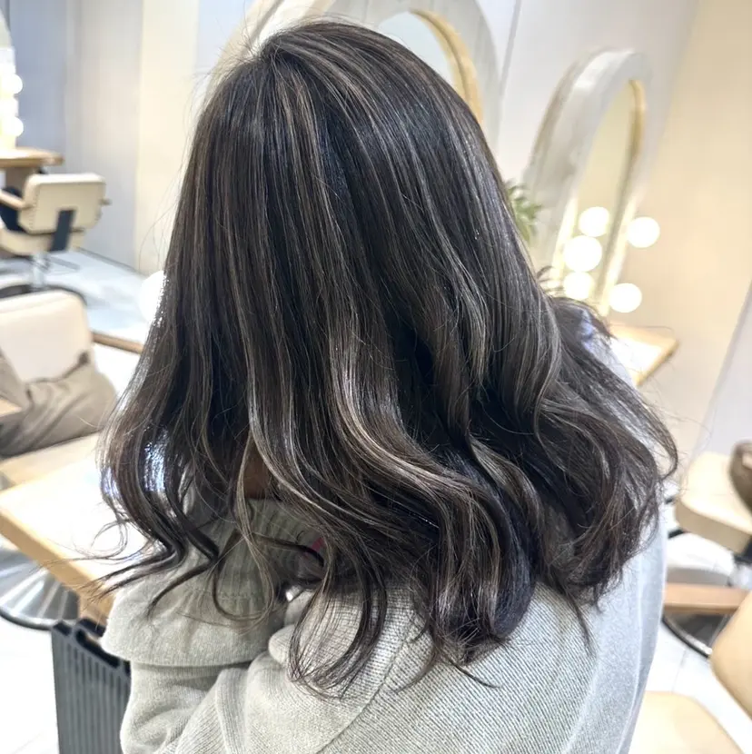 外人風ハイライト/ ブリーチなしカラーの掲載