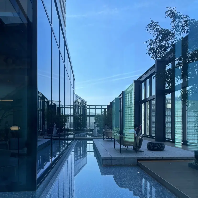 立川・くびれミディ 旬なデザインカラーの掲載