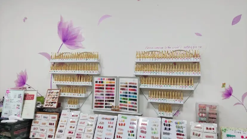 横浜市中区曙町 E·U·Bネイルの掲載