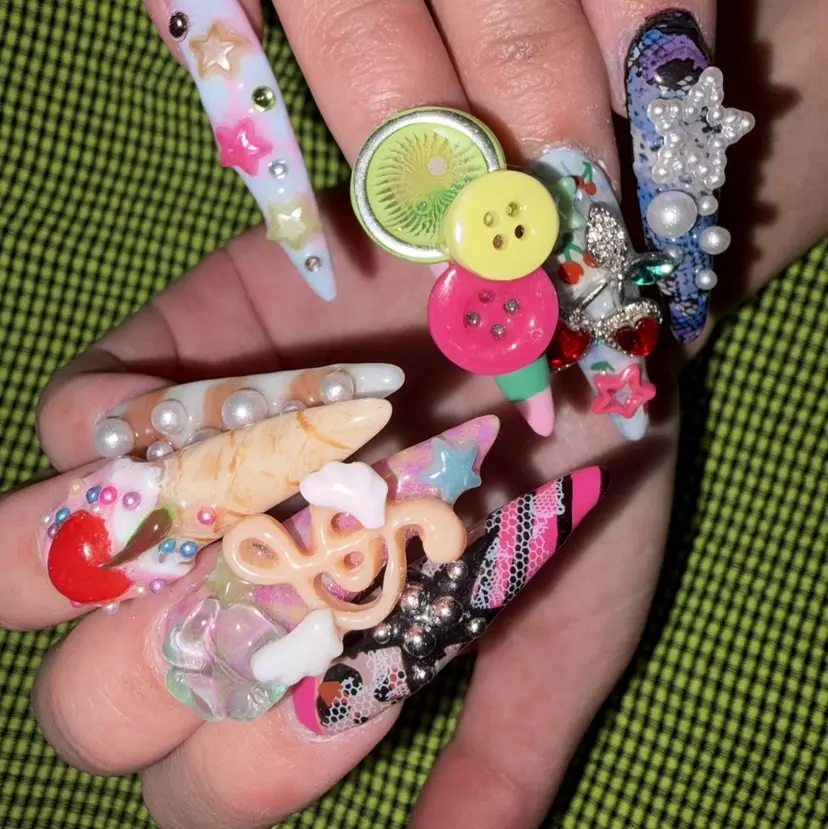 PINS16✴︎ 原宿ネイリストumiの掲載