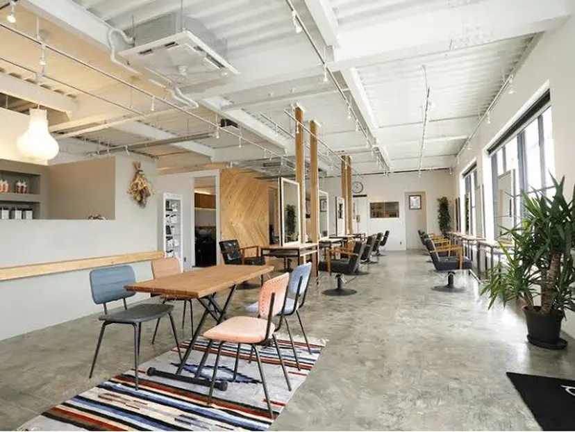 艶カラー/美髪縮毛 さとりんの掲載