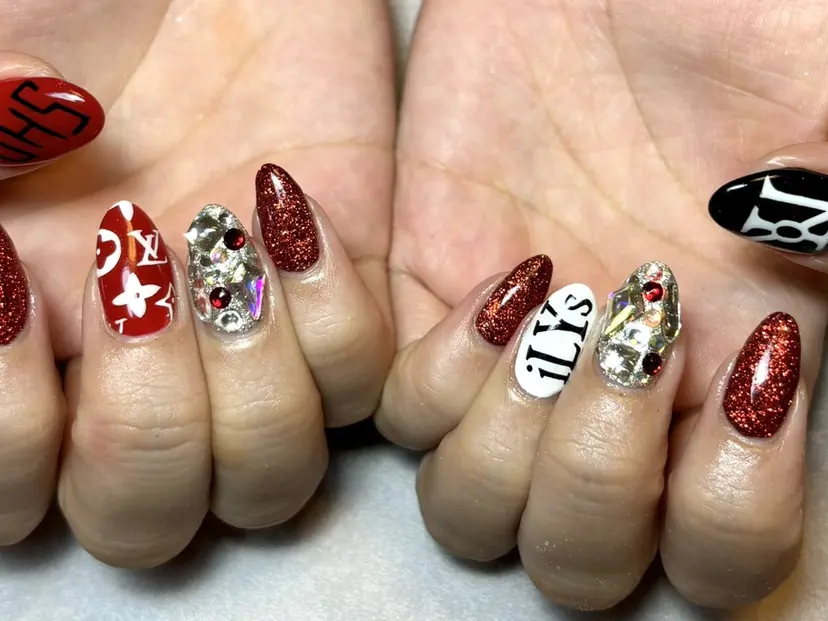 石谷月 Luar nailの掲載