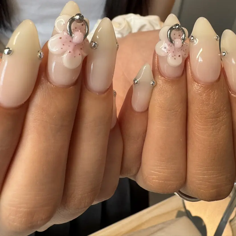 AOI✩⡱ y2kネイルの掲載