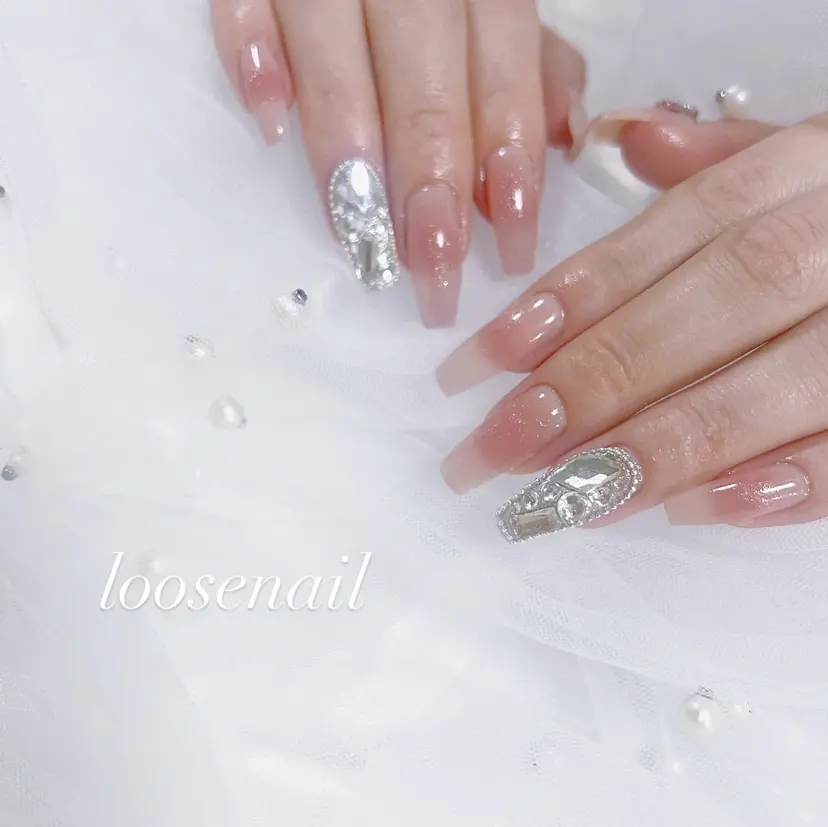 loose nail Yunaの掲載