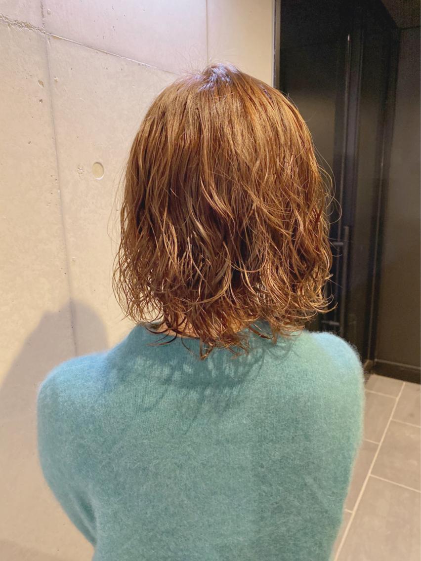 ミディアムパーマ 21年夏人気のミディアムパーマのヘアスタイル 髪型カタログ 61ページ目 ミニモ