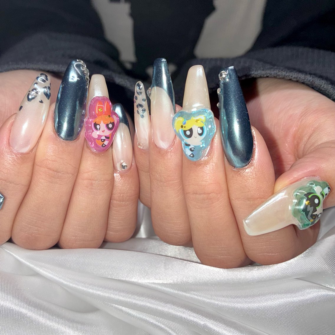 ミラーパウダー使用で＋¥500いただきます。｜Nail ヌシん家 AKANEの