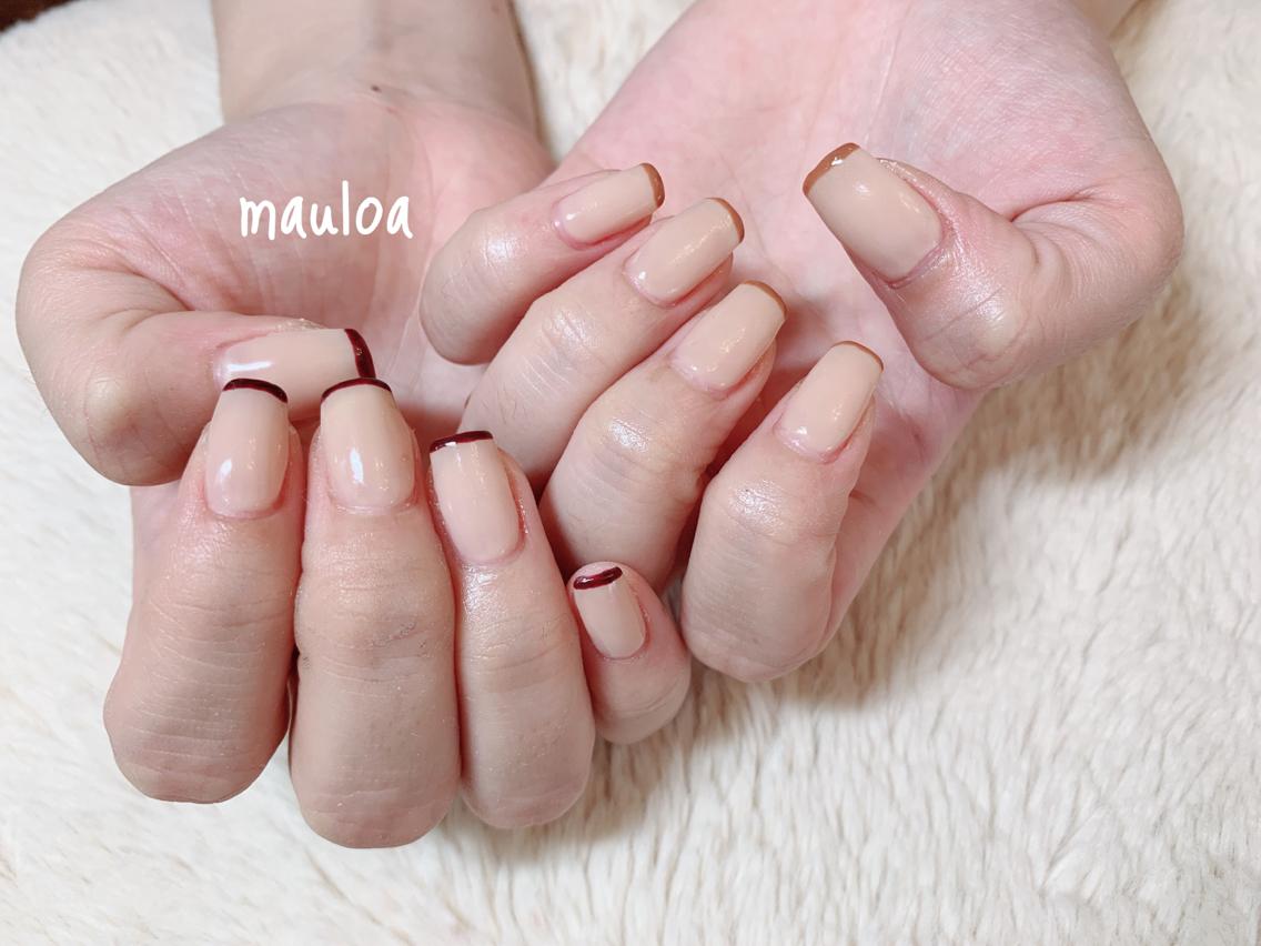 オークルベージュに エンジとブラウンのライン いちじく Nail Salon
