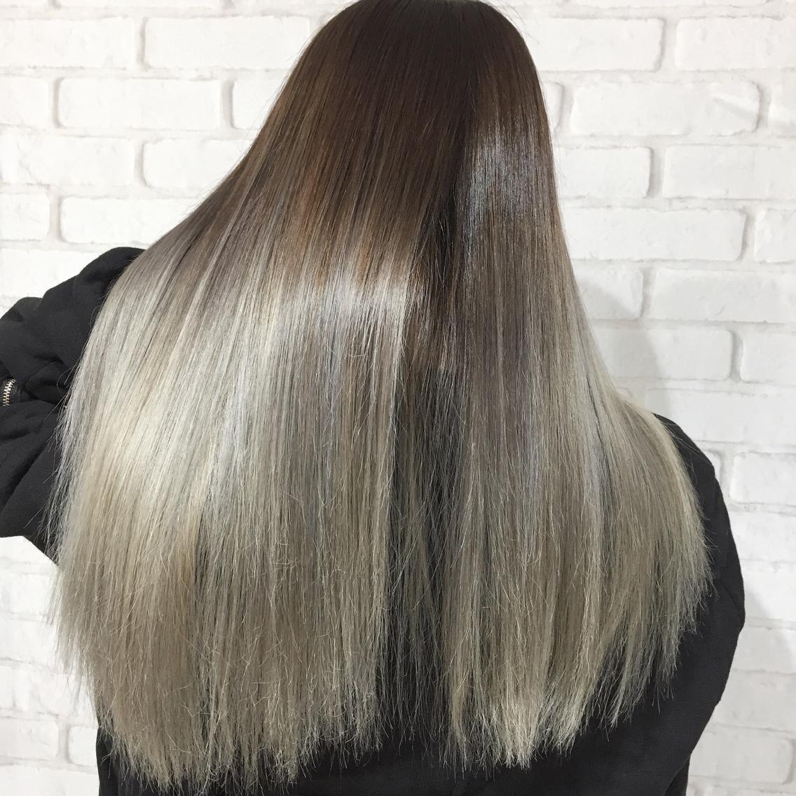 50 シルバー アッシュ ロング 最高のヘアスタイルのアイデア