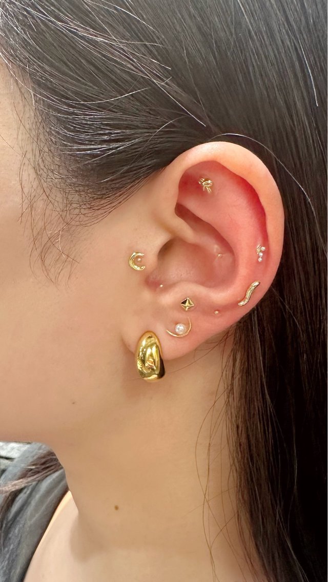 耳つぼアクセサリー 透明感no.1 楽天市場】【10％OFF×贈品付き＆5色展開】耳つぼシール チタン