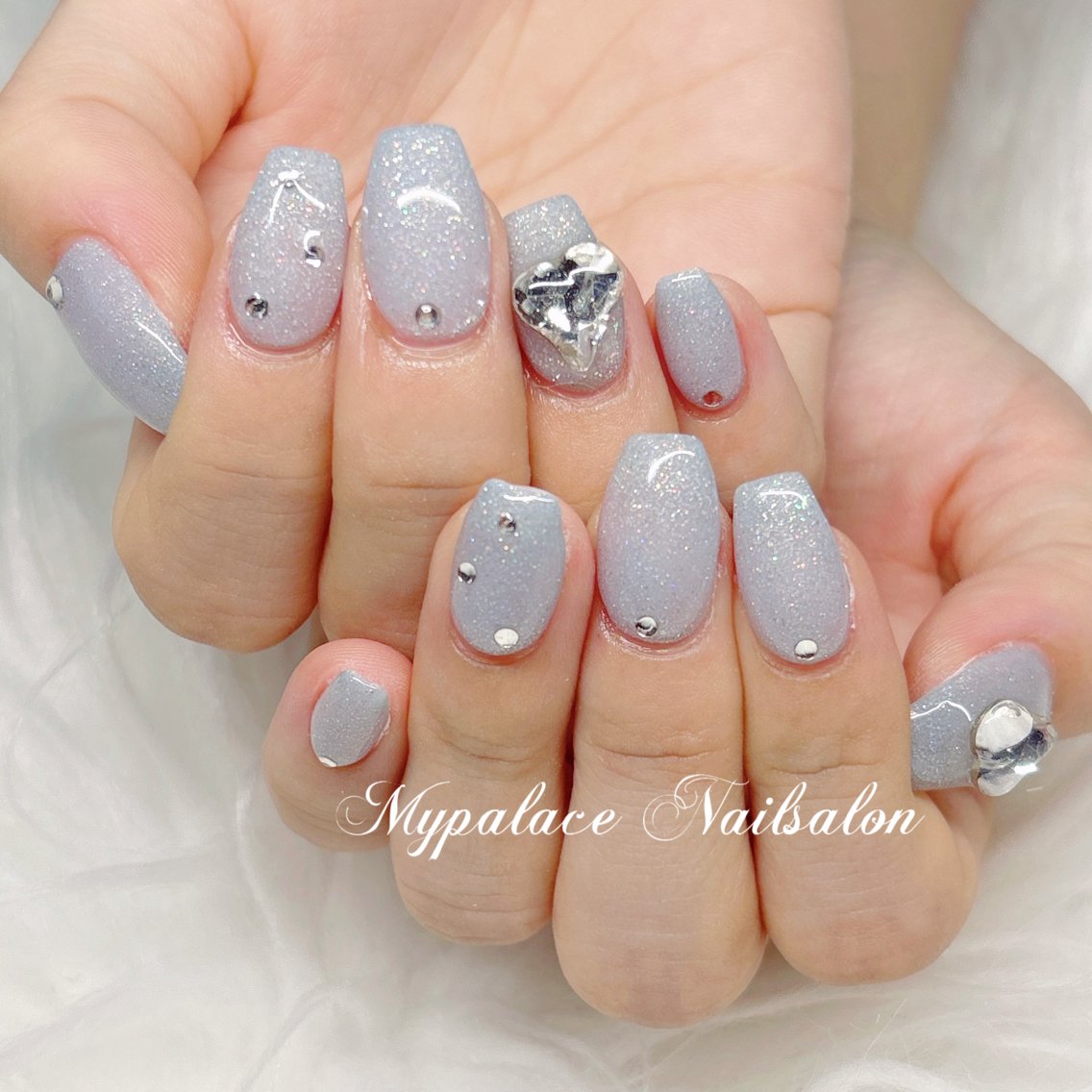 水色ネイル#夏ネイル#ハート#キラキラストーン#ラメ｜Yuis Nail
