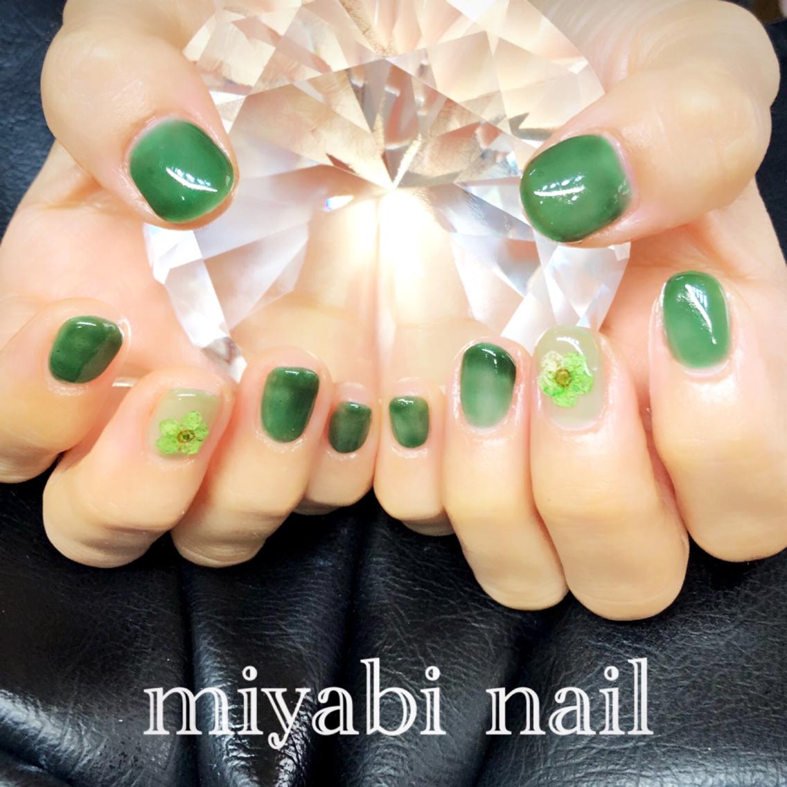 グリーン 22年秋人気のグリーン 緑色 のネイルデザイン ネイルアートカタログ 14ページ目 ミニモ