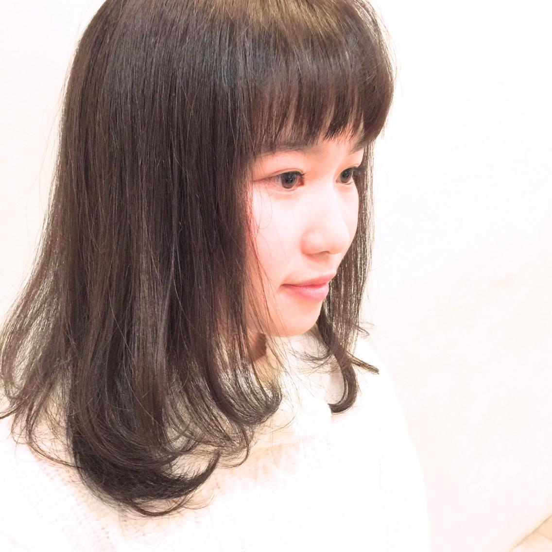 スタイリングが苦手な方にオススメなヘアスタイル。 ストレート