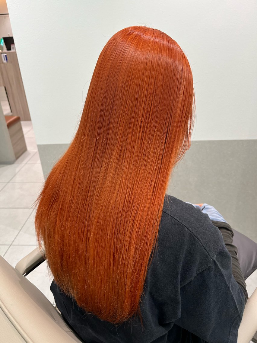 ロング×ビビットオレンジ ブリーチありのビビットオレンジカラー！ 赤
