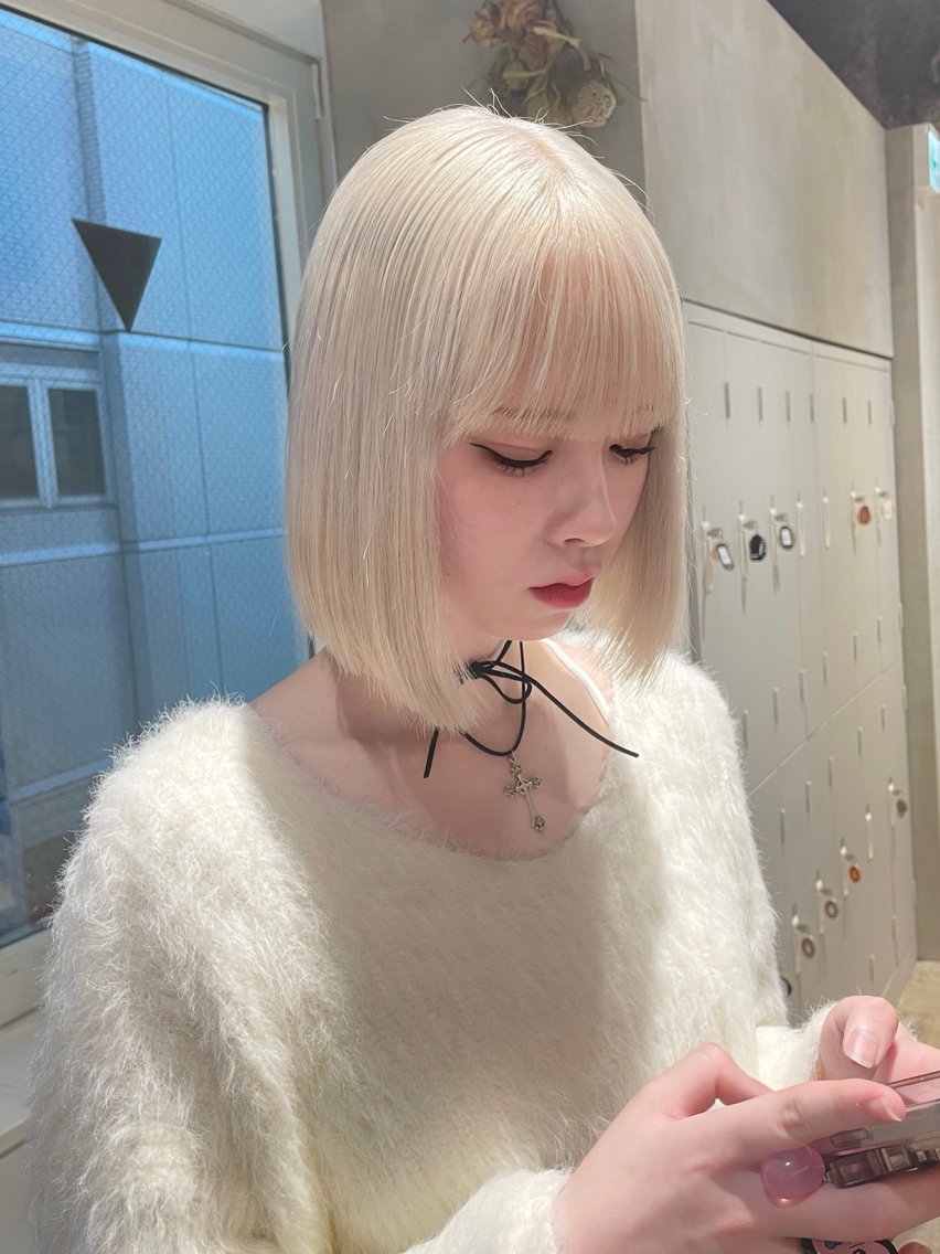 ヘアスタイル・髪型カタログ「初カラー トリプルカラーでホワイト