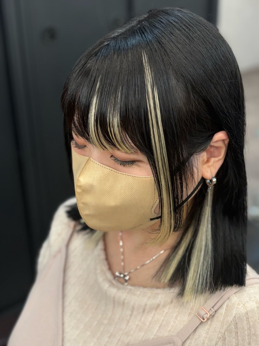 インナーと姫カットの部分にピンクメッシュ 髪を痛めずに時短で可愛く