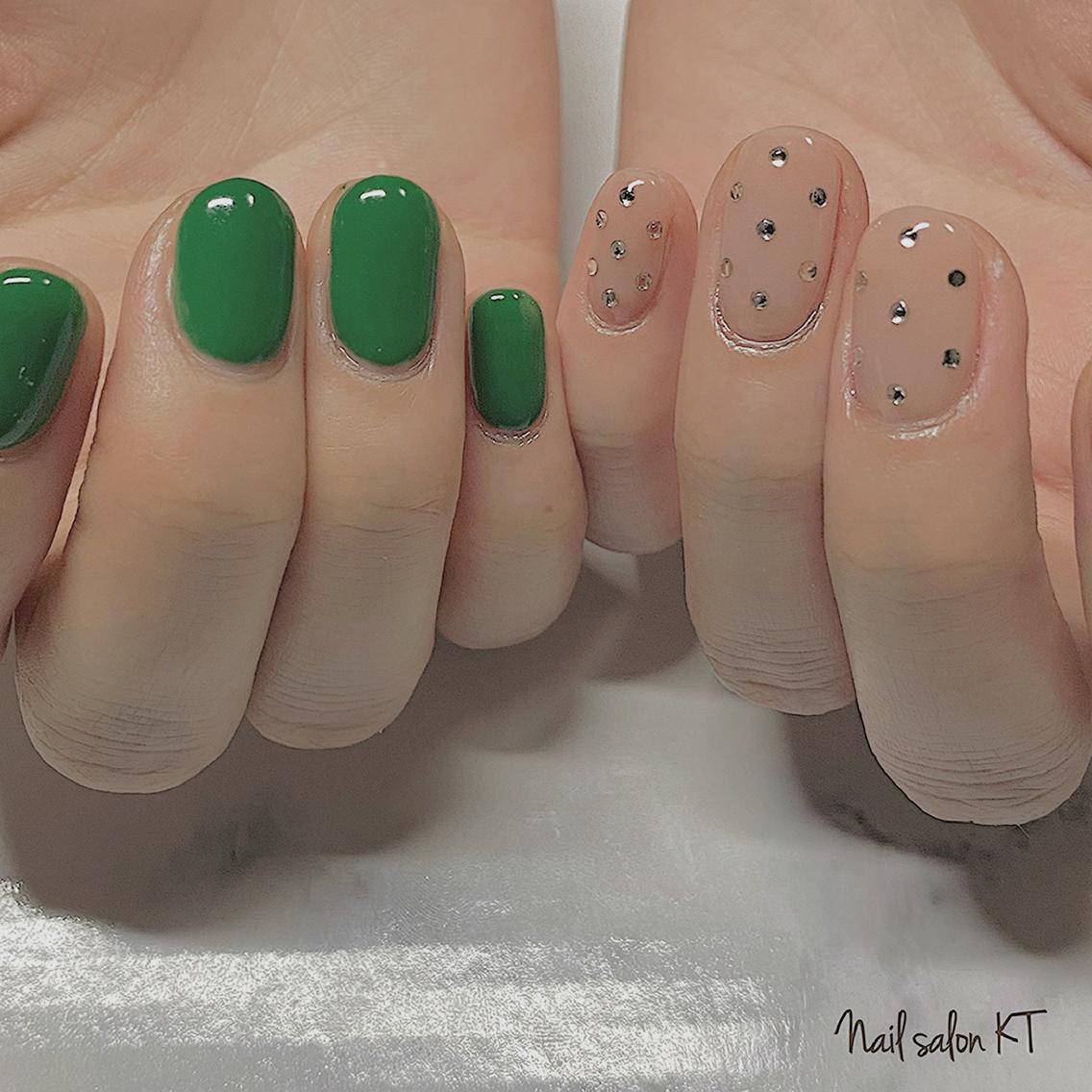 グリーン 21年夏人気のグリーン 緑色 のネイルデザイン ネイルアートカタログ 35ページ目 ミニモ