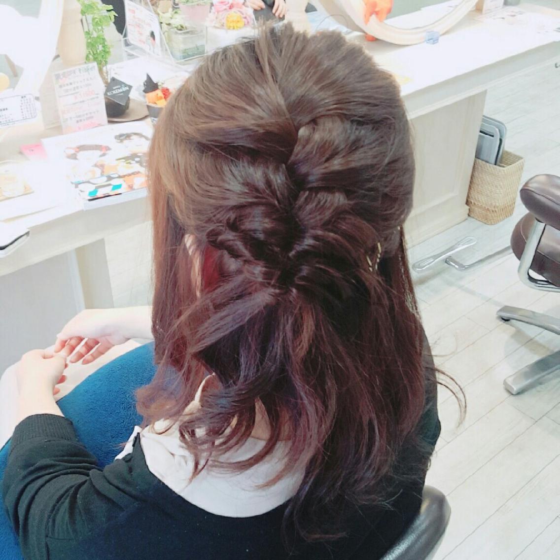 セミロング ヘアアレンジ 結婚式お呼ばれヘアセットハーフアップゆるい編み込みして