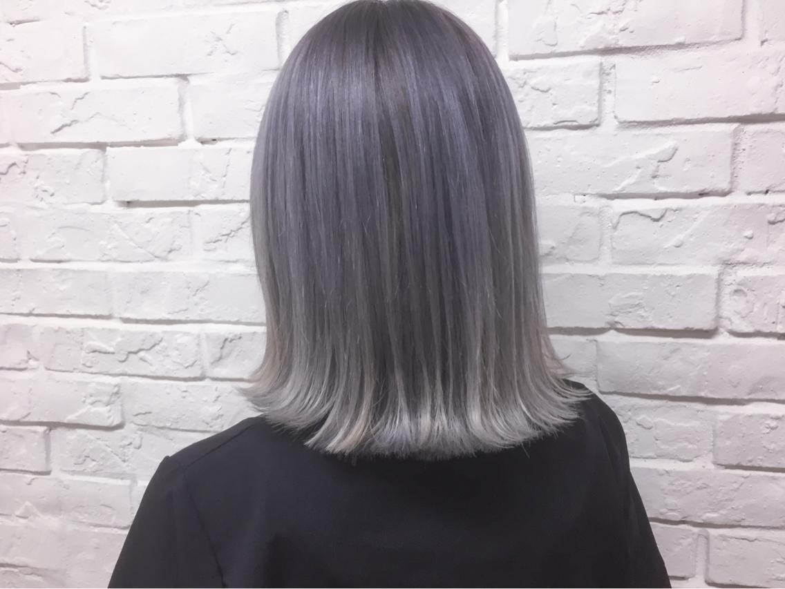 ここへ到着する ホワイト グレー ヘア カラー