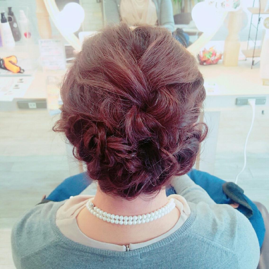 結婚式お呼ばれヘアセット 全体的に巻いてから編み込みとねじり