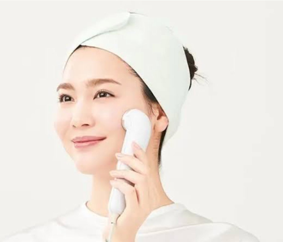 ハリブーストエステ】は、ナリス最高峰の美容液と 最新美顔器