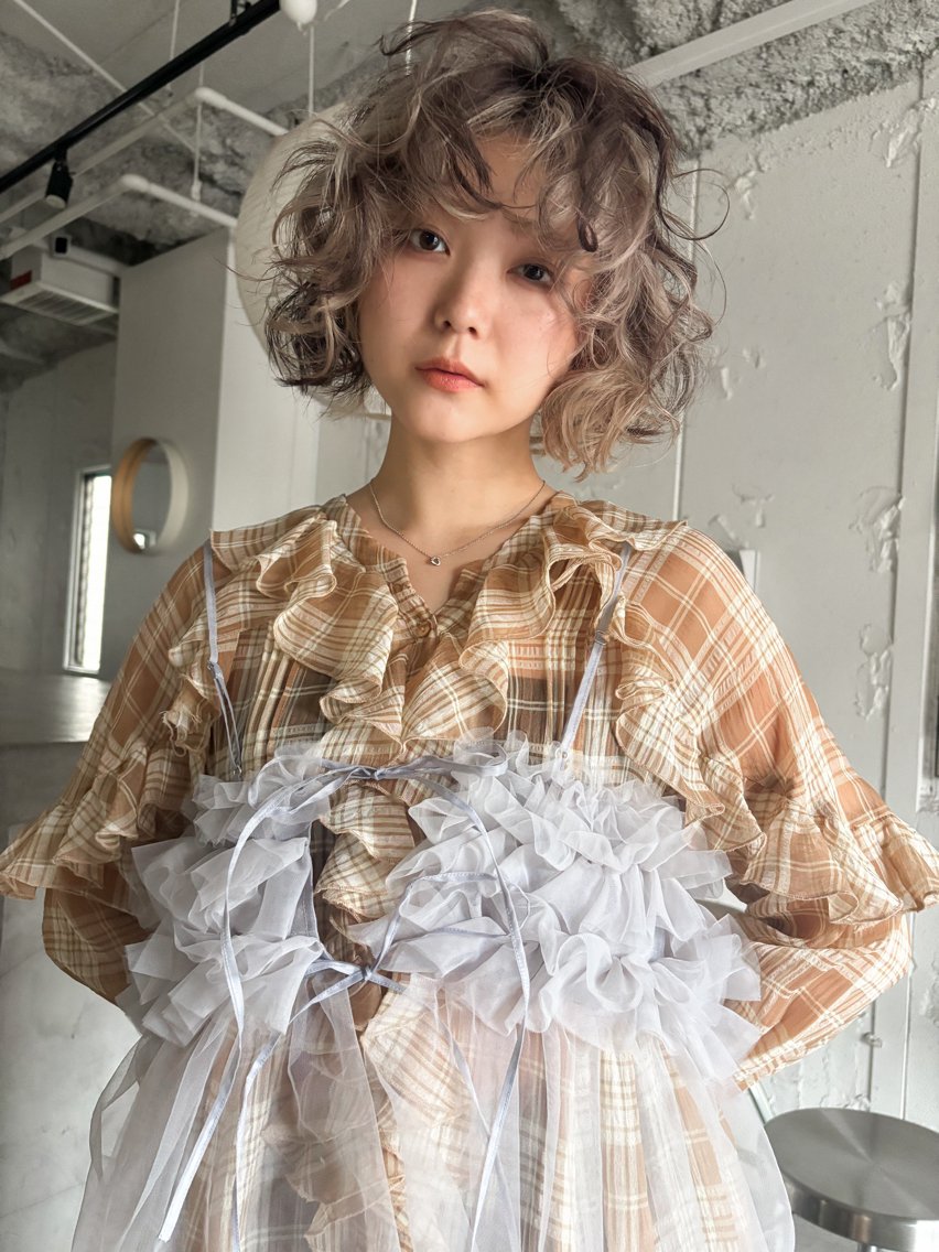 ヘアスタイル・髪型カタログ「アンブレラカラーで面のあるスタイルに