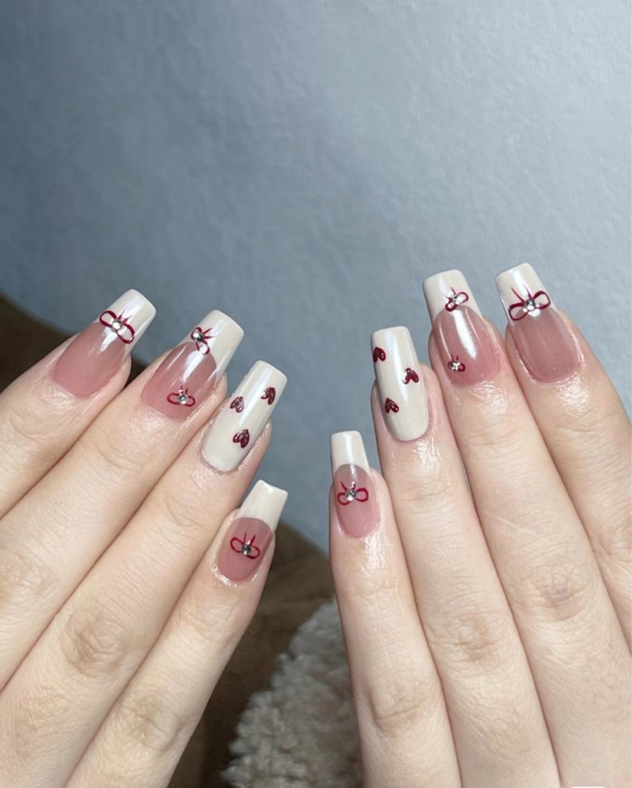 ガラスフレンチ】2026年冬人気のガラスフレンチのネイルデザイン