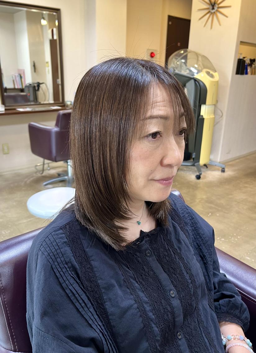 ヘアスタイル・髪型カタログ「白髪を染めつつ赤味を抑えたアッシュ系