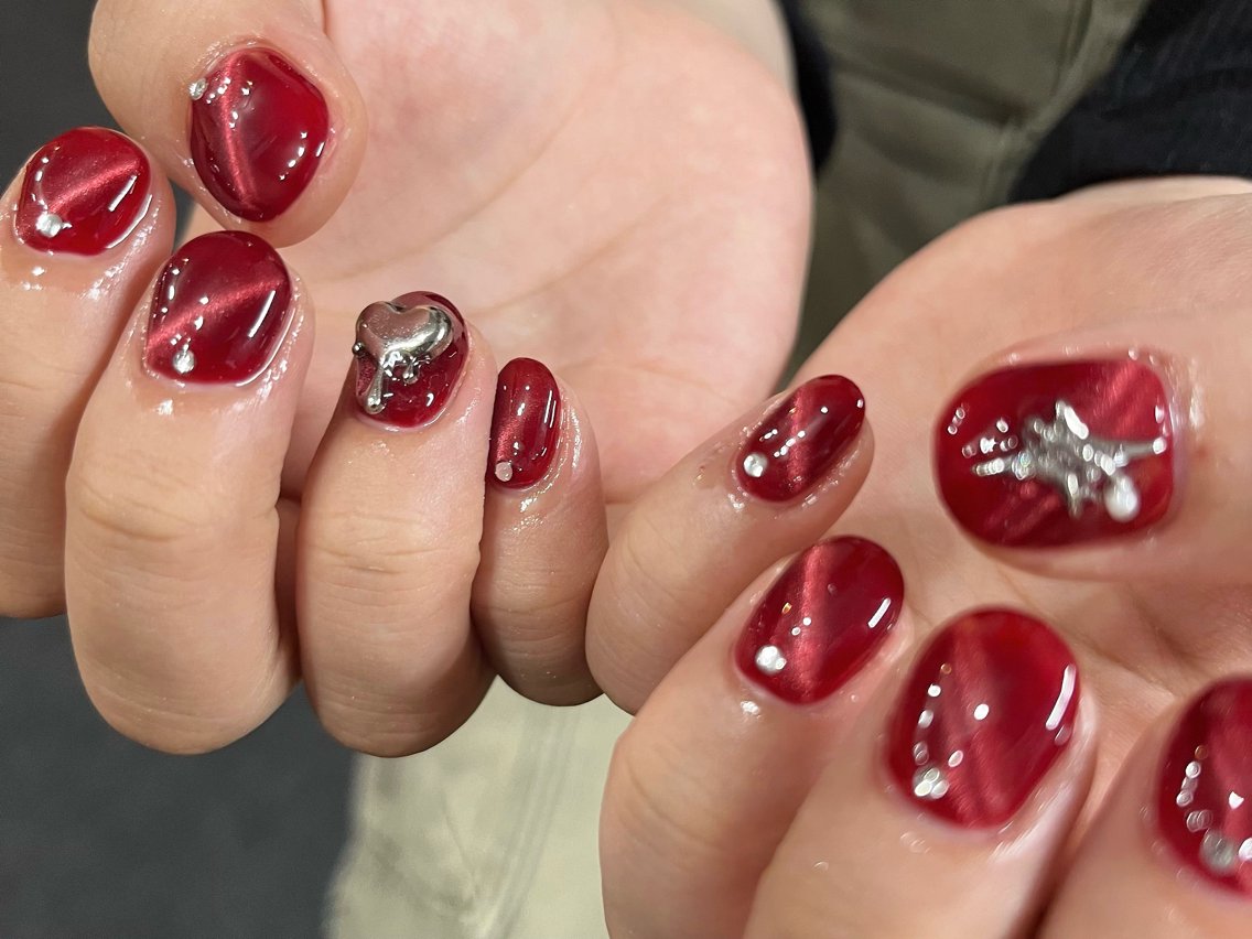 マグネットネイル #キラキラ #つやつや #赤 #ワインレッド #レッド