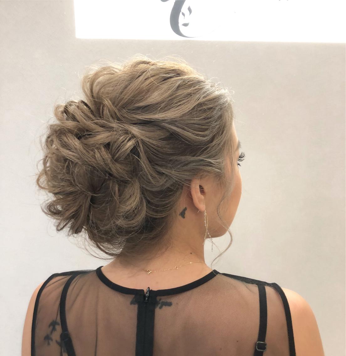 人気のファッショントレンド 最高かつ最も包括的なドレス ヘアセット アップ