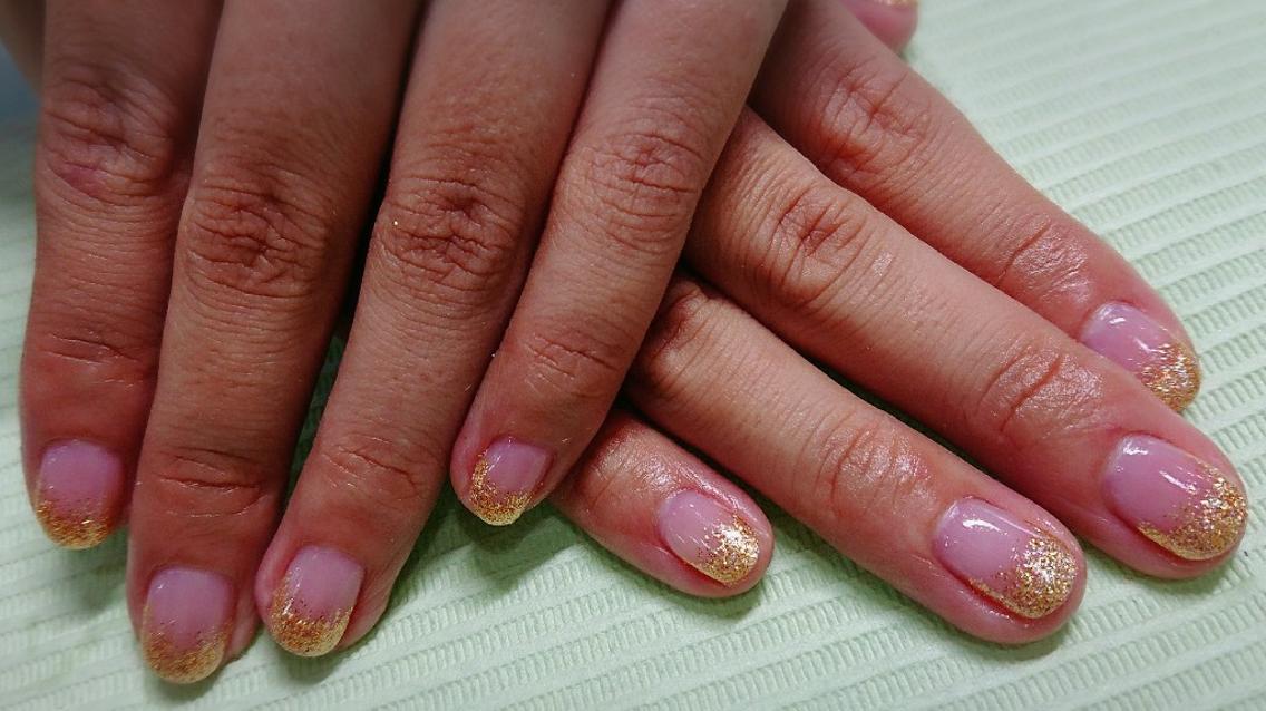 黄色 21年夏人気の黄色のネイルデザイン ネイルアートカタログ 2ページ目 ミニモ