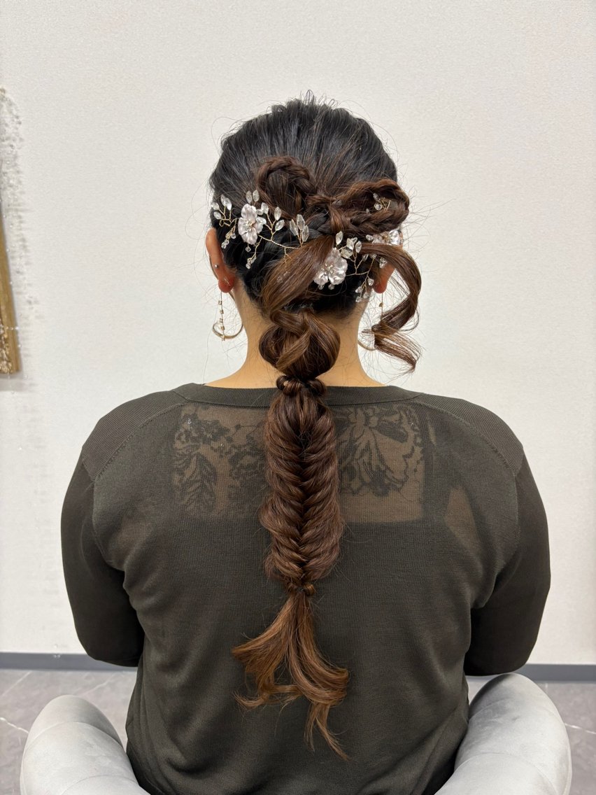 ヘアスタイル・髪型カタログ「アレンジフィッシュボーンローポニーヘア