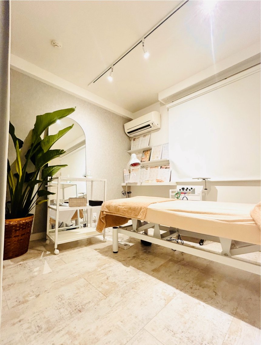 ［新品未使用］サロン／鍼灸院／施術室一式分 鍼灸サロンmahoroba 院内写真 #鍼灸サロンmahoroba #表参道美容鍼