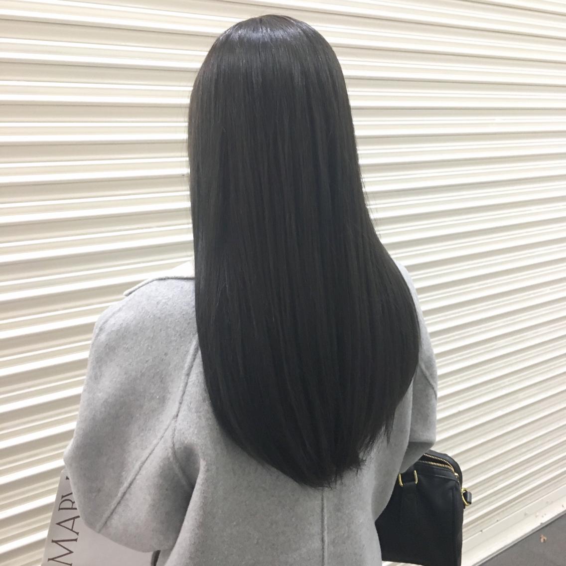 立派な 髪色 アッシュ 黒に近い