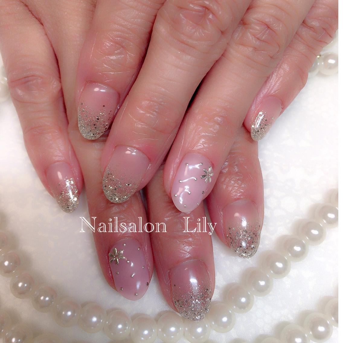 お客様ネイル ラメグラにシルバースタッズで涼しげに Nailsalon