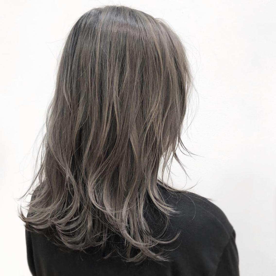 最新グレー アッシュ ミディアム 自由 髪型 コレクション