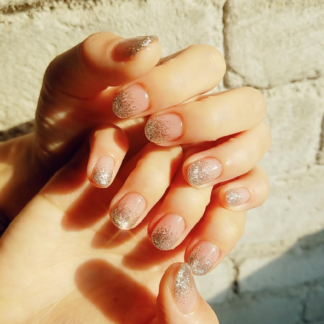ラメグラ シルバー Remia Eyelash Nail所属 崎間彩百合のネイル