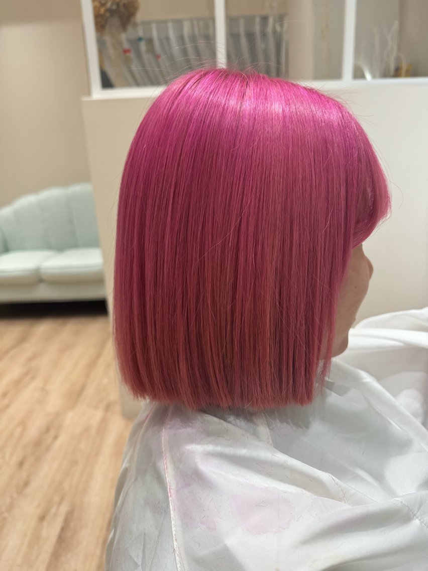ping color 濃いめのピンクカラーで武蔵小杉で1番目立つ派手髪です