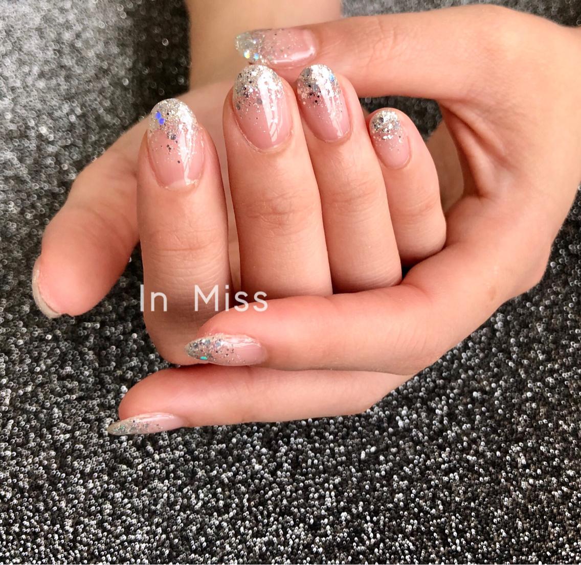 グラデーション 21年夏人気のグラデーション ラメグラデのネイルデザイン ネイルアートカタログ 67ページ目 ミニモ