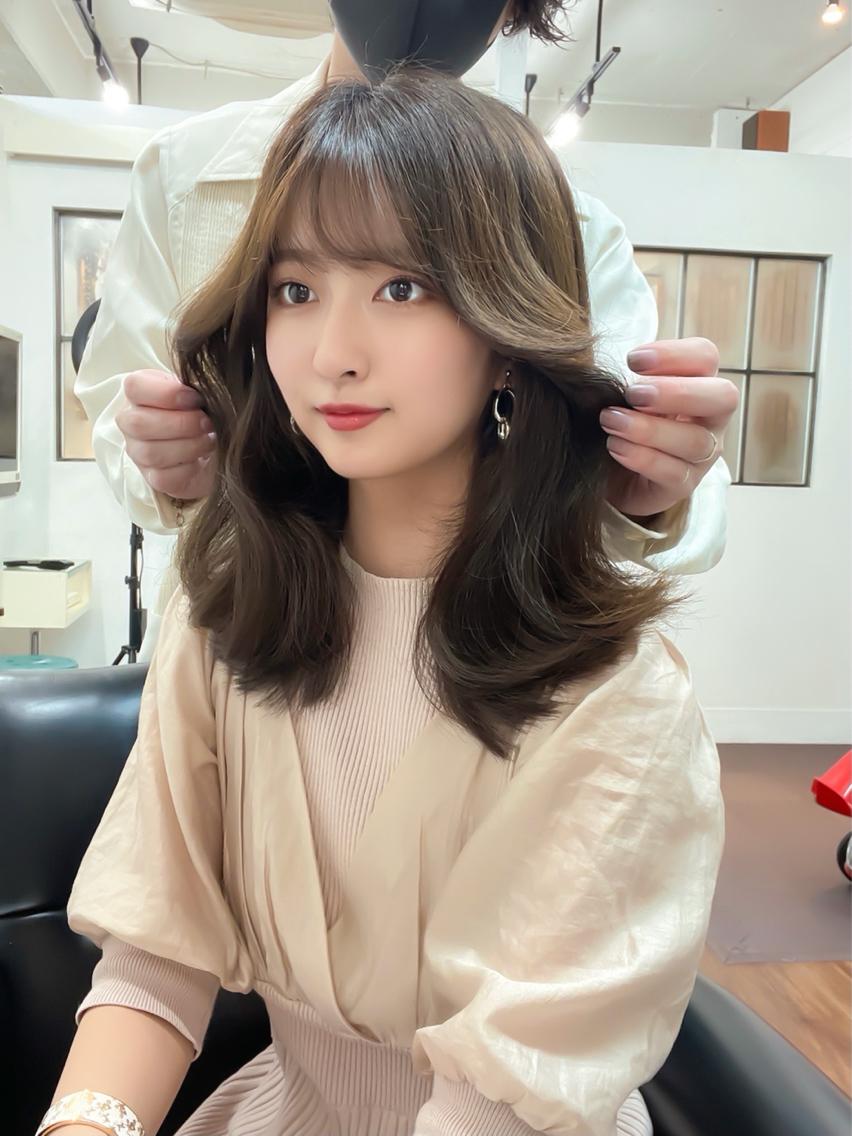 ミディアムヘア 21年秋注目 人気のミディアムヘアの髪型 ヘアカタログ ミニモ