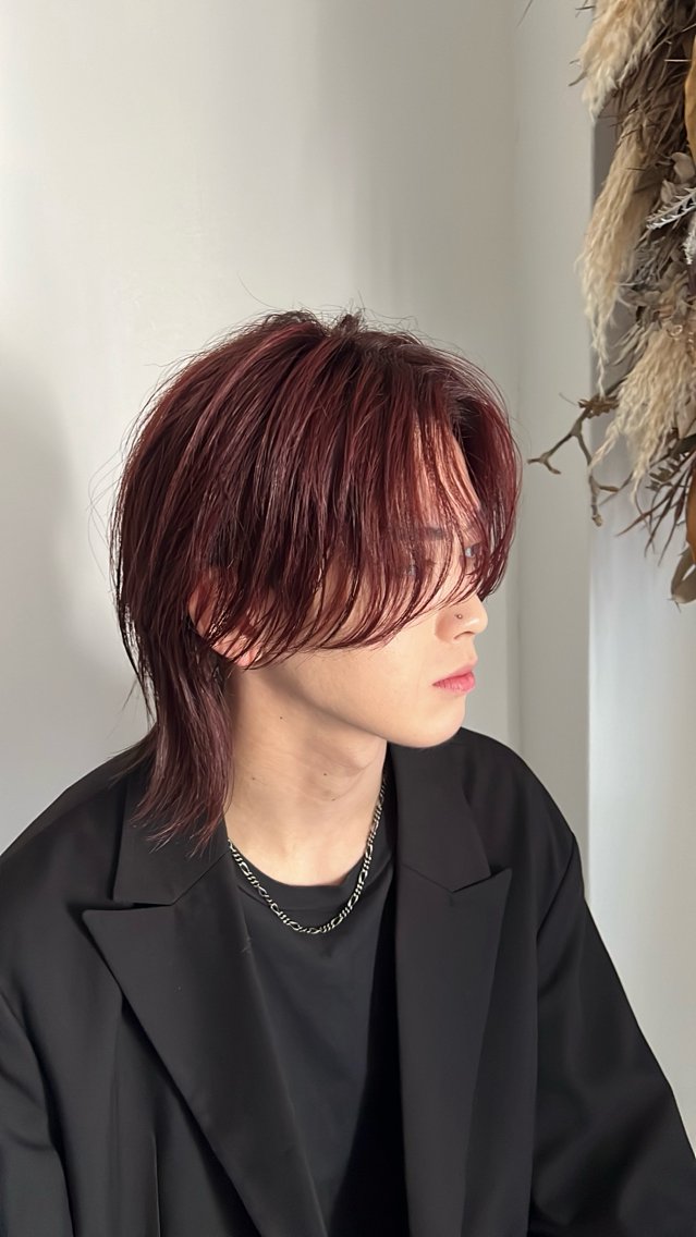 ヘアスタイル・髪型カタログ「赤系カラーの毛流れウルフスタイル 赤髪
