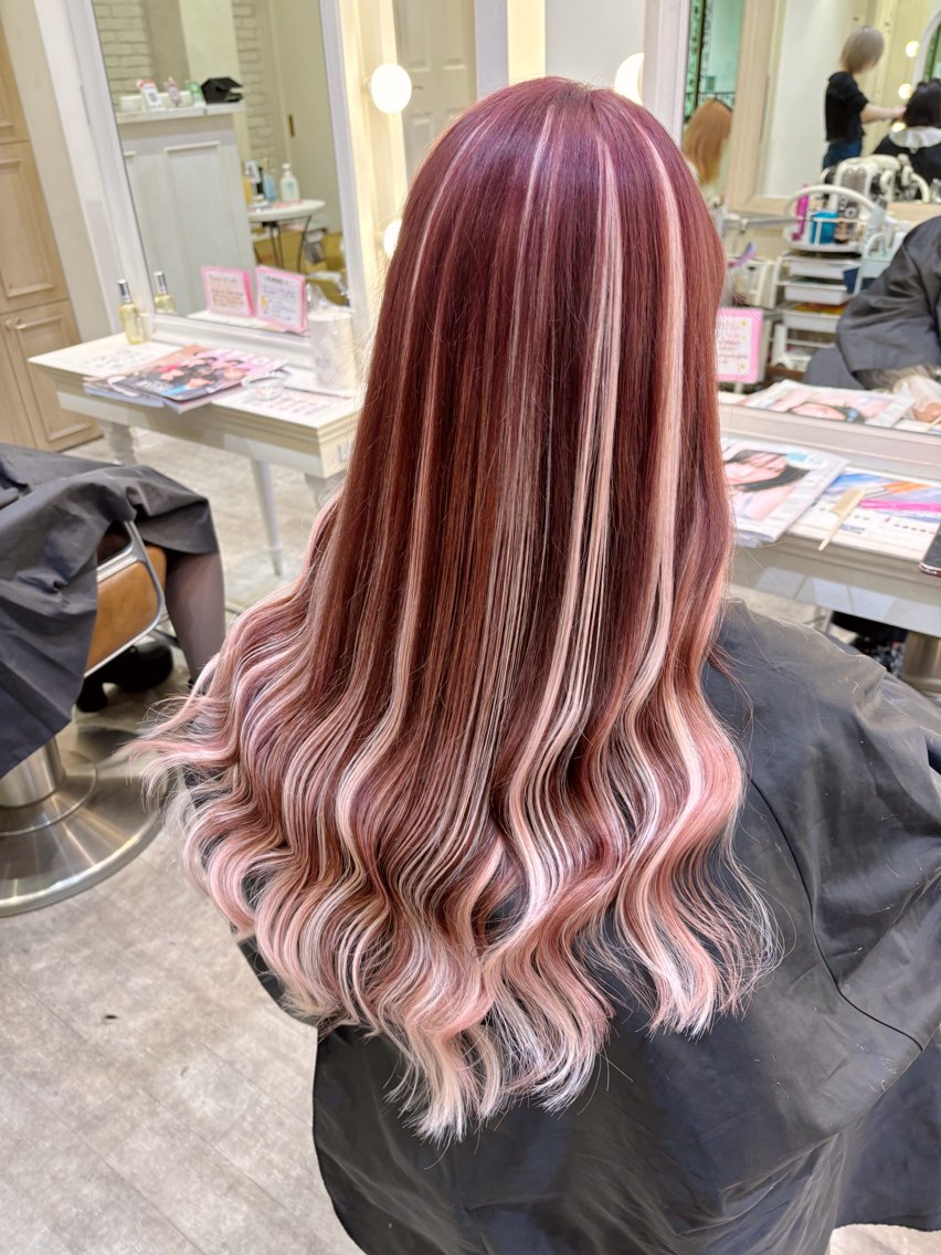 ヘアスタイル・髪型カタログ「ピンクカラーに明るめピンクのエクステを