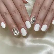 シンプルネイル ネイルサロン お得に予約するなら ミニモ
