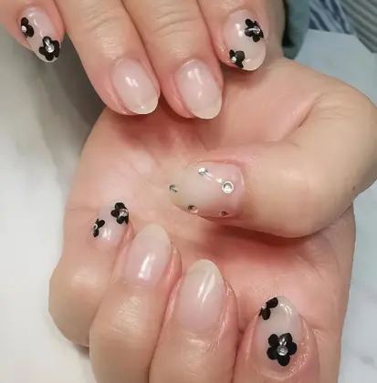 マリクワネイル 花柄ネイル マリークヮント Salon De Reve所属 Reve あやののネイルデザイン ミニモ