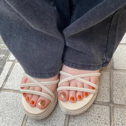 Honey Bee所属 町田 美海のネイルデザイン ミニモ