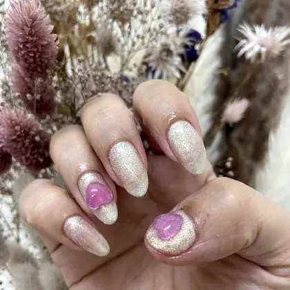 紫外線に当たると色が変化します Nailsalon Lumiere所属 L のネイルデザイン ミニモ