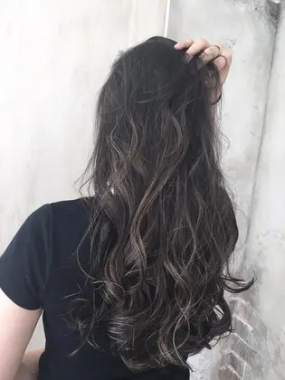 ショートはあえて根元を暗く残してもお洒落 Afloat Ruvua所属 藤原 美和のヘアカタログ ミニモ