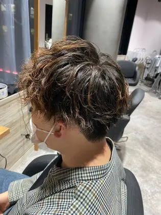 メンズパーマはより男らしく ワイルドな印象に仕上がります セットするときは 髪を立たせるようにするの Lee 大阪店所属 Lee大阪店 モモカのヘアカタログ ミニモ