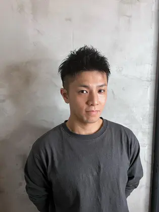 サイドをすっきり刈り上げたベリーショートスタイル 前髪に長さを残しているので下ろすことも可能です 社 Meraki荻窪駅前店所属 メンズパーマ Sunaoのヘアカタログ ミニモ