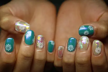 ミラーネイル 22年冬人気のミラーネイルのネイルデザイン ネイルアートカタログ 87ページ目 ミニモ