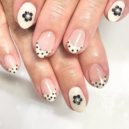 フレンチネイル 21年秋人気のフレンチネイルのネイルデザイン ネイルアートカタログ 71ページ目 ミニモ